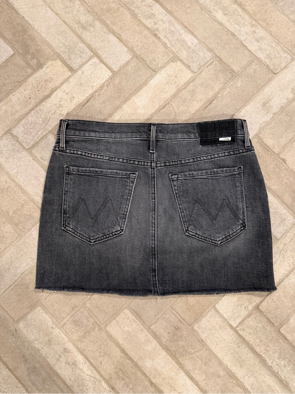 MOTHER The Vagabond Mini Fray Skirt Pedal To The Metal Black Denim Size 27 - Picture 3 of 10